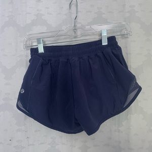 lululemon hotty hot low rise 2.5” running short